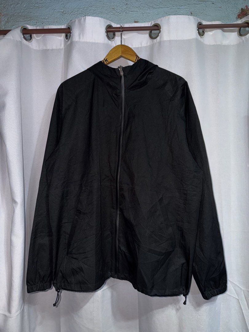 32 DEGREES COOL RAINING JACKET (Category: Coats, Jackets and Outerwear) located in Manila. Submitted by triptothrift7 (Listing ID 1468340368, Image 1). Description: message if you are interested! for fast transaction 32 DEGREES COOL RAINING JACKET for only 750 size medium width 24 x 29 length no issue need wash only excellent condition color rate 9/10 authentic legit mode of payment gcash or bank transfer location Biñan laguna.