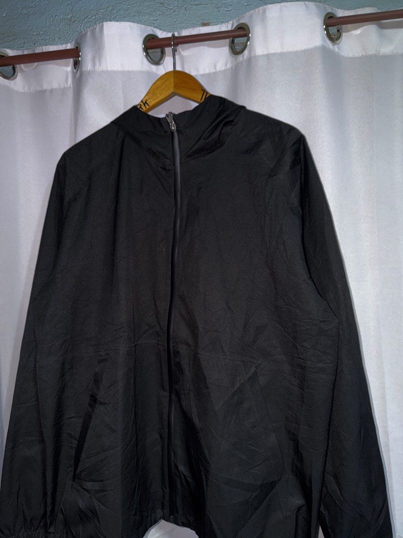 32 DEGREES COOL RAINING JACKET (Category: Coats, Jackets and Outerwear) located in Manila. Submitted by triptothrift7 (Listing ID 1468340368, Image 2). Description: message if you are interested! for fast transaction 32 DEGREES COOL RAINING JACKET for only 750 size medium width 24 x 29 length no issue need wash only excellent condition color rate 9/10 authentic legit mode of payment gcash or bank transfer location Biñan laguna.