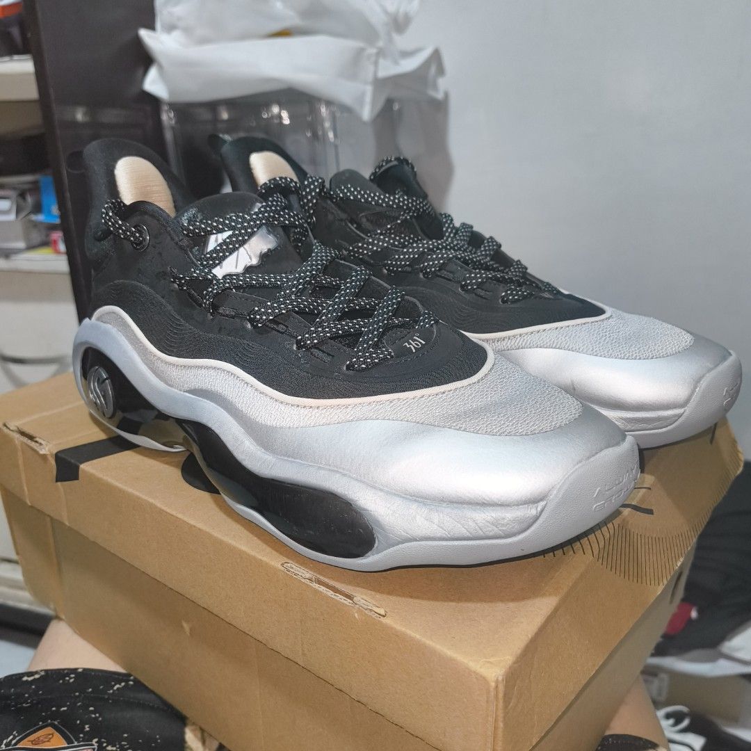 361 Degrees Aaron Gordon 6 AG6 (Category: Sneakers) located in Antipolo. Submitted by burgersandburpees (Listing ID 1468352386, Image 2). Description: WTS 361 AG6 by 361 size 12 but fits 10.5-11 (snug) used twice lang on wooden court. almost new. great for forwards replacement box kasi nasira yung original during shipping shipping at buyer's expense. meetup: Stalucia mall, ayala feliz or Starbucks Marcos Highway/Marikina.