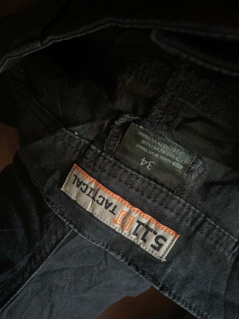 5.11 Tactical Black shorts Size 34 (Category: Shorts) located in Gumaca. Submitted by makuliti (Listing ID 1468307631, Image 3). Description: - Brand: 5.11 Tactical - Color: Black - Size: 34 - Origin: Made in Vietnam - Features: Multiple front and back utility pockets, button closure with sturdy belt loops - Material: Heavy-duty durable fabric ideal for outdoor and work use - Condition: Excellent.