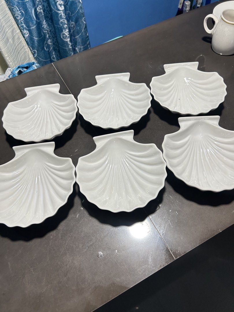 6-Piece White Glazed Ceramic Clam Shell Plates Set (Category: Dinnerware & Cutlery) located in San Fernando. Submitted by dcdaisyyy (Listing ID 1468345830, Image 1). Description: .