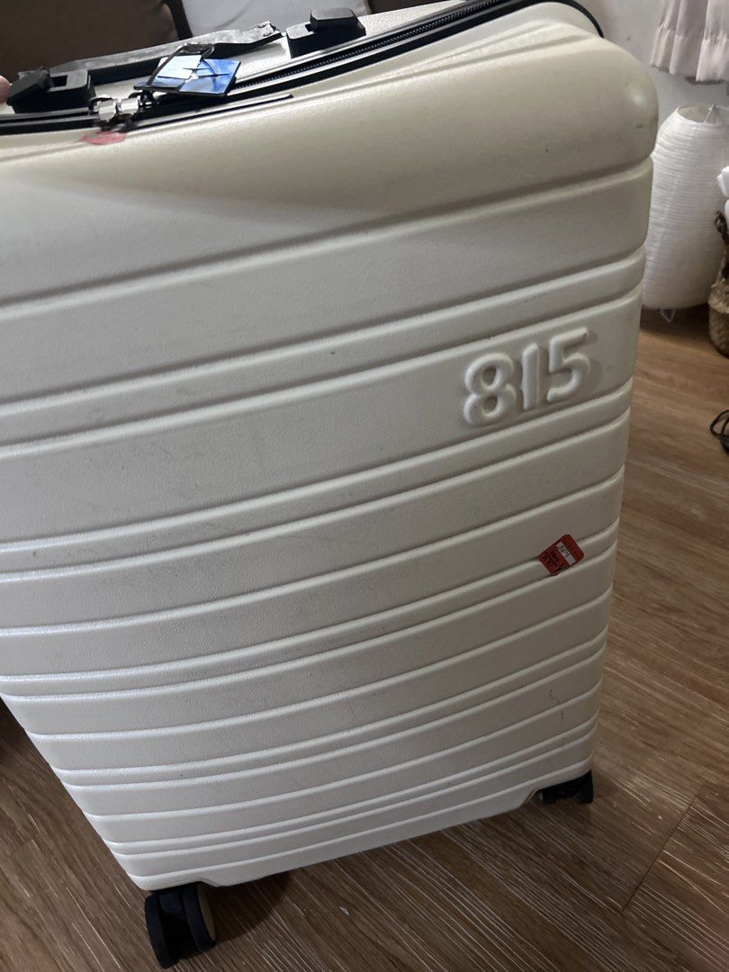 815 co Medium Sized Luggage (Category: Luggage) located in Paranaque City. Submitted by luckycat.05 (Listing ID 1468385324, Image 1). Description: Medium sized 815 co luggage Used sa Aussie, US, Dubai and cobblestones ng Georgia Matibay overall except the handles (repairable kila Mr. Quickie) bought at 4k, PhP1,300.00 nalang .