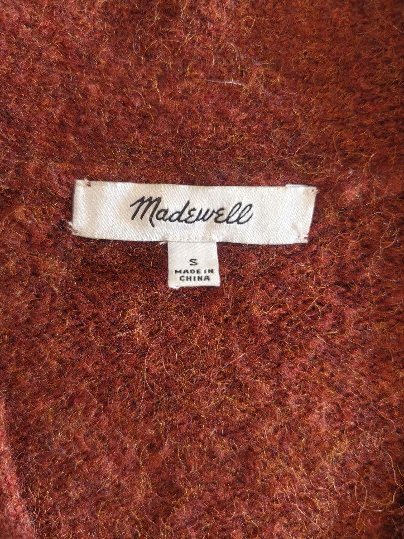 𝟮 𝗳𝗼𝗿 𝟯𝟬𝟬/Madewell Rust Boucle Knit Oversized Cardigan (Category: Longsleeves) located in Siniloan. Submitted by wingedwardrobe (Listing ID 1468325069, Image 2). Description: A rust-colored oversized V-neck boucle knit cardigan with front buttons and patch pockets. 𝐏𝐑𝐎𝐌𝐎: 𝟮 𝗳𝗼𝗿 𝟯𝟬𝟬 𝐇𝐨𝐰 𝐢𝐭 𝐰𝐨𝐫𝐤𝐬: 𝐘𝐨𝐮 𝐜𝐚𝐧 𝐜𝐡𝐨𝐨𝐬𝐞 𝟮 𝐃𝐈𝐅𝐅𝐄𝐑𝐄𝐍𝐓 𝐢𝐭𝐞𝐦𝐬 𝐭𝐡𝐚𝐭 𝐚𝐫𝐞 𝐢𝐧𝐜𝐥𝐮𝐝𝐞𝐝 𝐢𝐧 𝐭𝐡𝐞 𝐩𝐫𝐨𝐦𝐨. 𝐍𝐨𝐭�