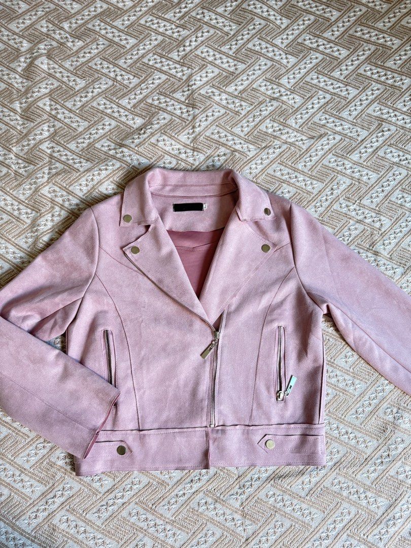 💗 Baby Pink Suede Biker Jacket (Category: Coats, Jackets and Outerwear) located in Manila. Submitted by shopwithkayeee (Listing ID 1468398305, Image 1). Description: Best fits Small to Medium sized girlies I swear this is perfect for your chilly weather trip!! Like new condition ☺️💗.