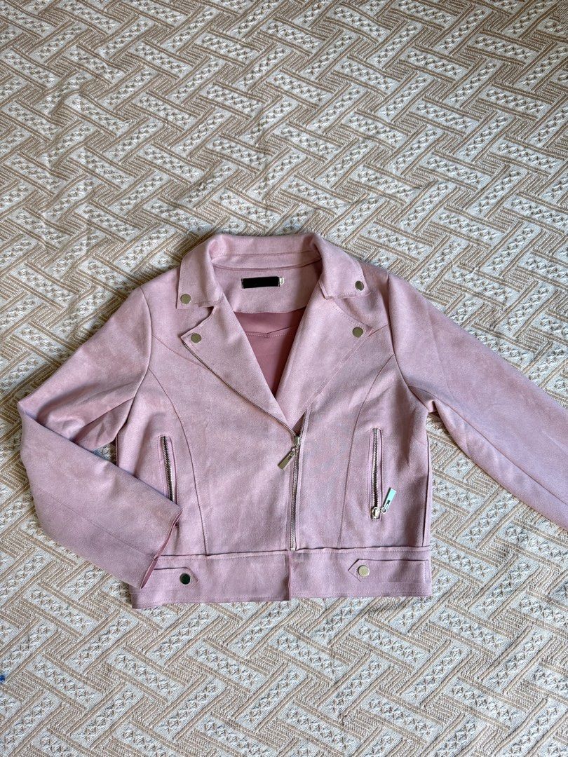 💗 Baby Pink Suede Biker Jacket (Category: Coats, Jackets and Outerwear) located in Manila. Submitted by shopwithkayeee (Listing ID 1468398305, Image 3). Description: Best fits Small to Medium sized girlies I swear this is perfect for your chilly weather trip!! Like new condition ☺️💗.
