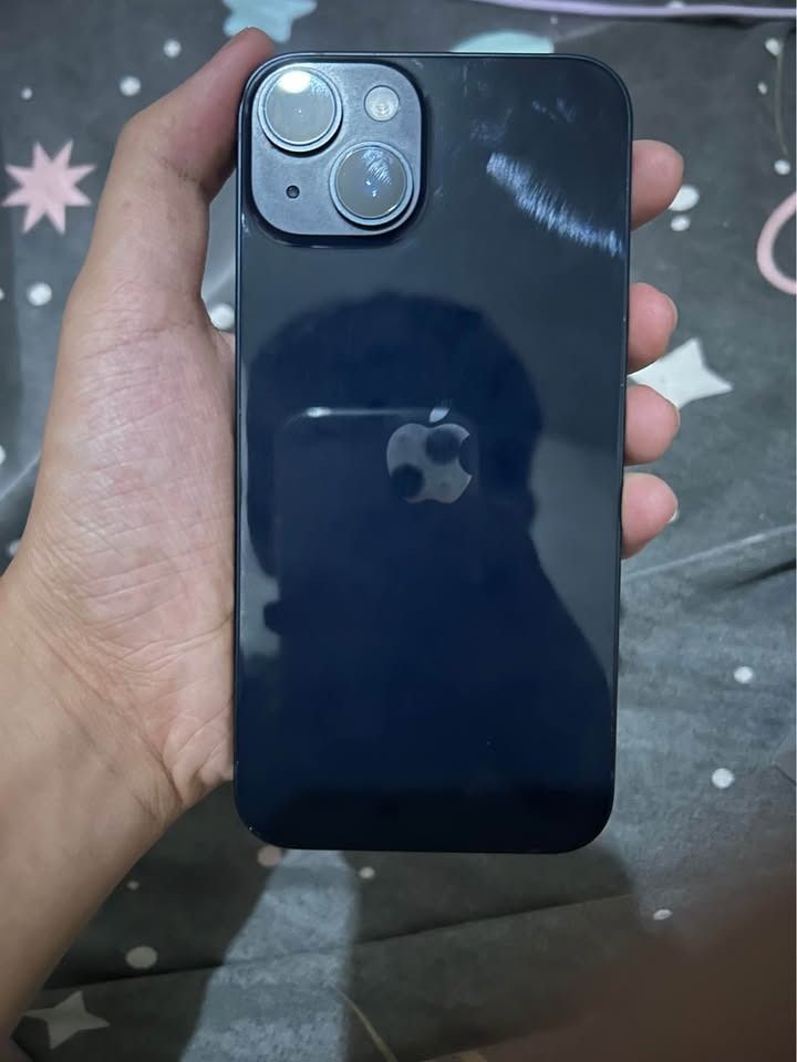 📱 iPhone 14 128GB | Local Variant ZP/A (Category: iPhone 14 Series) located in Bay. Submitted by vertflips14 (Listing ID 1468462892, Image 3). Description: ✨ Makinis pa, pwede sa maarte! ✅ No issues ✅ Face ID working ✅ True Tone working ✅ Factory unlocked / No SIM restrictions ✅ Unli reset ✅ No service history ✅ All parts original 🔋 74% Battery Health Original battery, makunat pa gamitin. 🎁 INCLUSIONS: • Replacement charger • Phone cases • No 