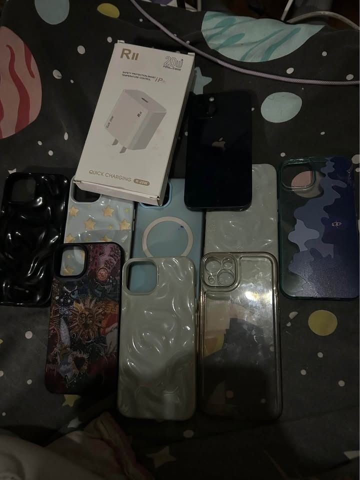 📱 iPhone 14 128GB | Local Variant ZP/A (Category: iPhone 14 Series) located in Bay. Submitted by vertflips14 (Listing ID 1468462892, Image 2). Description: ✨ Makinis pa, pwede sa maarte! ✅ No issues ✅ Face ID working ✅ True Tone working ✅ Factory unlocked / No SIM restrictions ✅ Unli reset ✅ No service history ✅ All parts original 🔋 74% Battery Health Original battery, makunat pa gamitin. 🎁 INCLUSIONS: • Replacement charger • Phone cases • No 