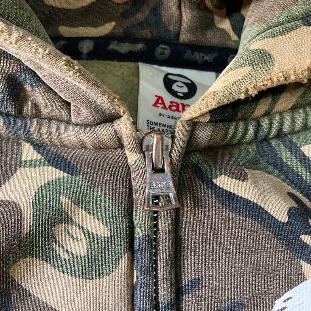 Aape green Camou (Category: Coats, Jackets and Outerwear) located in Bulacan. Submitted by ajinn_ (Listing ID 1468342506, Image 3). Description: size L issue kita naman sa photos.