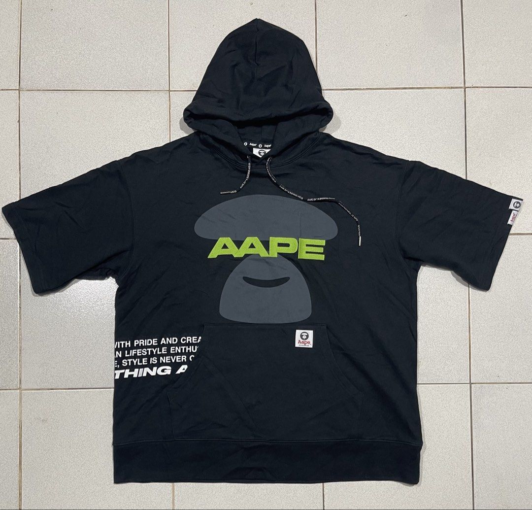 Aape Hoodie (Category: Coats, Jackets and Outerwear) located in Mandaue City. Submitted by MJ_80 (Listing ID 1468369254, Image 1). Description: Aape Black Hoodie Size XL Dimes: 24 X 28 Issue: Has small chip off on print see last photo Color rate & Condition: 9.9/10 Price: 1,400 .
