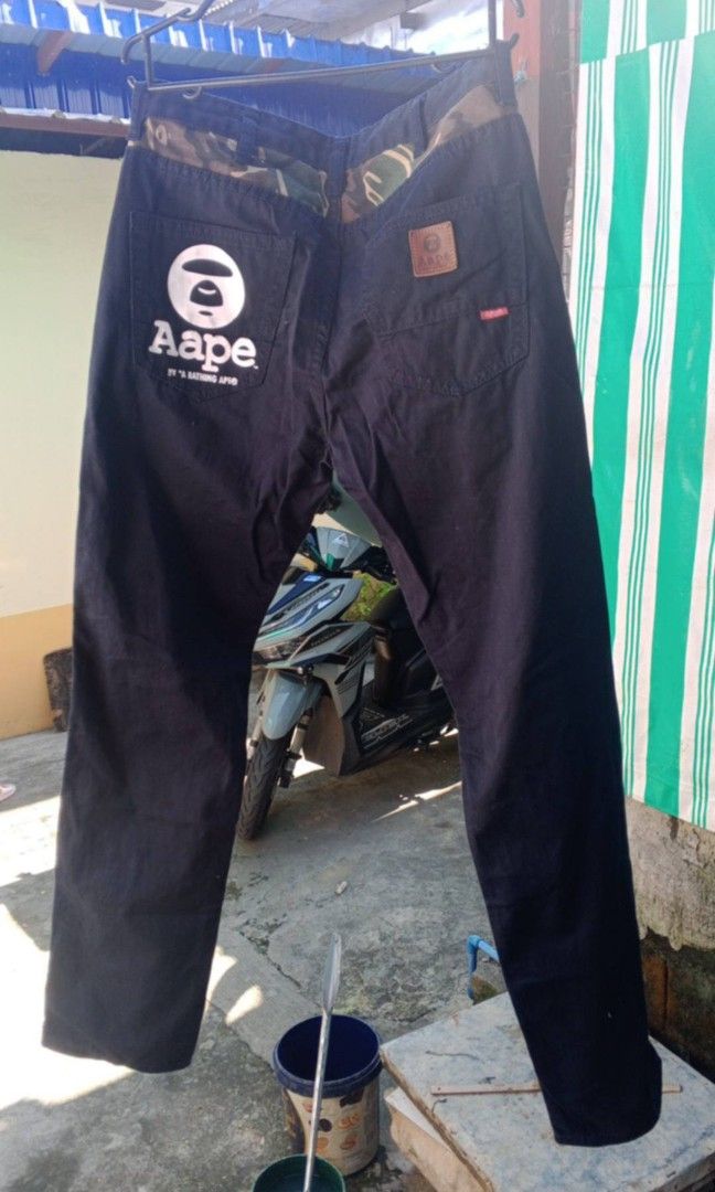 Aape Jeans (Category: Jeans) located in Ilagan. Submitted by kianluis (Listing ID 1468351458, Image 1). Description: Flawless✅ excellent condition✅ Waist 29-30 Length 40.5 Hem 7.