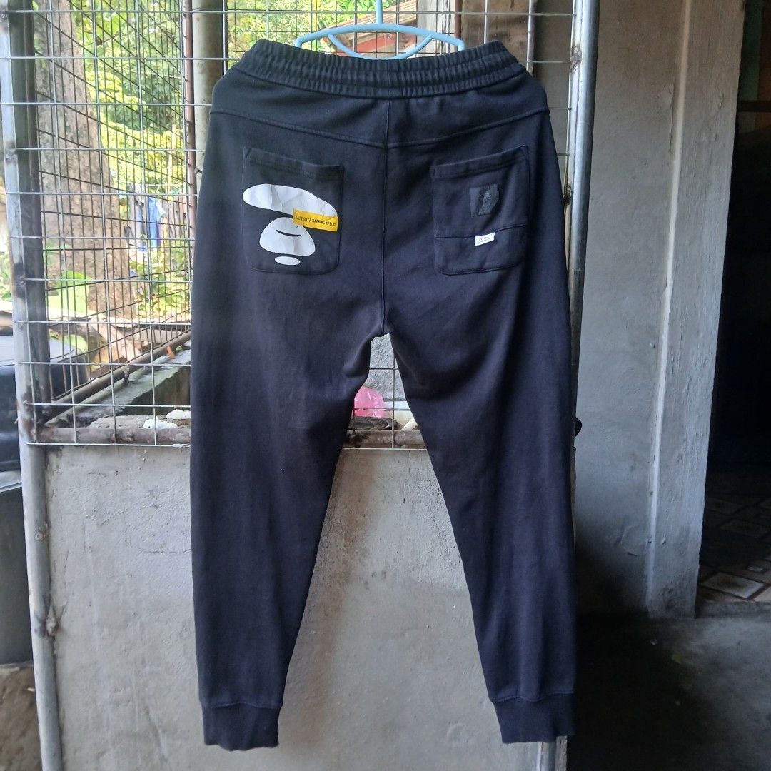 Aape Jogger Pants (Category: Joggers) located in Murcia. Submitted by rndom.stffs (Listing ID 1468324594, Image 2). Description: • Aape by a Bathing Ape Jogger Pants Measurements: Size 28 to 32 (XL on Tag) Length 38 Thigh 10.5 Issue: Hairlines (6th Picture) Good Condition Price: 499 Free Shipping fee - Negros Occidental.