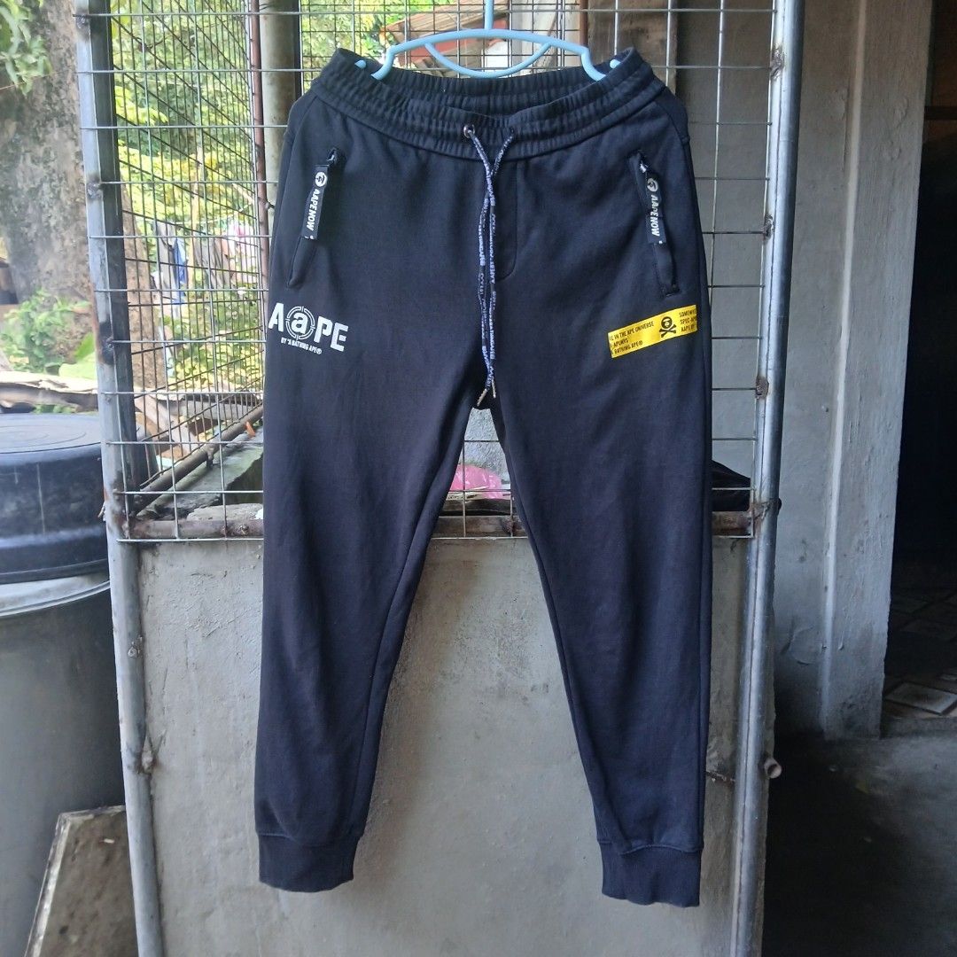 Aape Jogger Pants (Category: Joggers) located in Murcia. Submitted by rndom.stffs (Listing ID 1468324594, Image 1). Description: • Aape by a Bathing Ape Jogger Pants Measurements: Size 28 to 32 (XL on Tag) Length 38 Thigh 10.5 Issue: Hairlines (6th Picture) Good Condition Price: 499 Free Shipping fee - Negros Occidental.