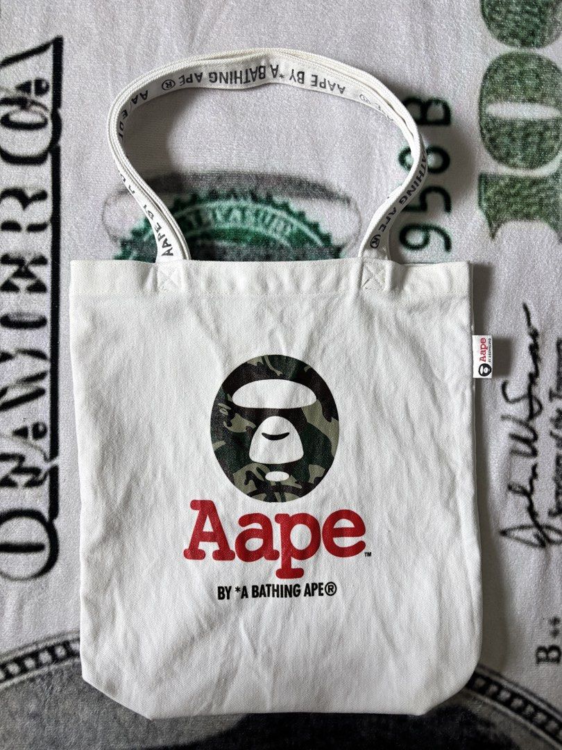 Aape tote bag (Category: Luxury Bags & Wallets) located in Lipa City. Submitted by treasurehunterbychristian (Listing ID 1468387110, Image 1). Description: .