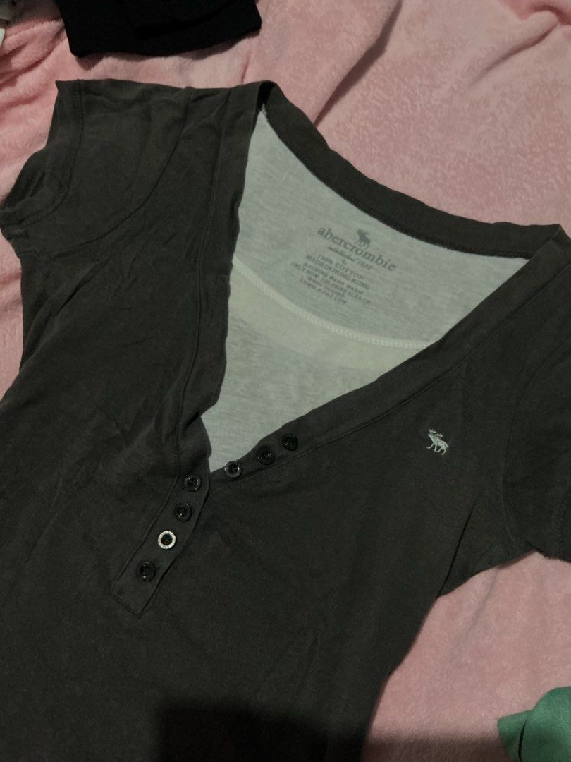 Abercrombie and fitch (Category: Shirts) located in Manila. Submitted by ri.orjeda (Listing ID 1468466733, Image 2). Description: original.