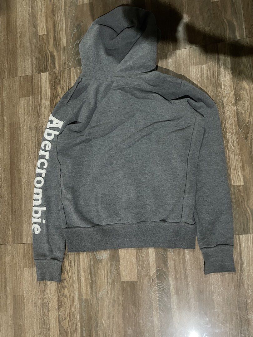 abercrombie hoodie (Category: Coats, Jackets and Outerwear) located in Alabel. Submitted by rynz_ (Listing ID 1468430350, Image 2). Description: fit to s and m.