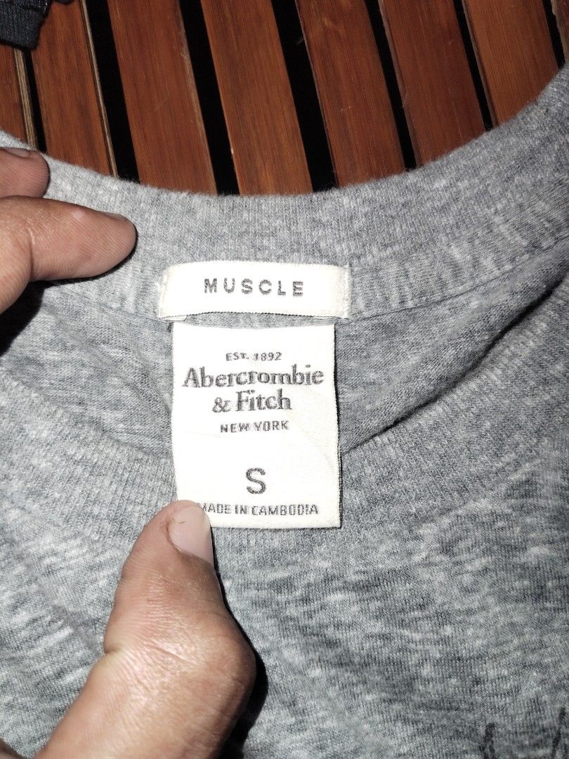 Abercrombie muscle tee (Category: Tshirts & Polo Shirts ) located in Davao. Submitted by honest_thrift (Listing ID 1468408522, Image 2). Description: dimes 18.5x27.5 small on tag no issue.