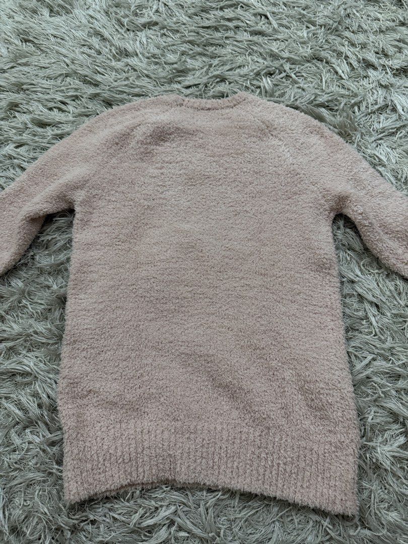 Abercrombie Pink Sweater (Category: Longsleeves) located in Quezon City. Submitted by emily_in_pariss (Listing ID 1468356194, Image 3). Description: .