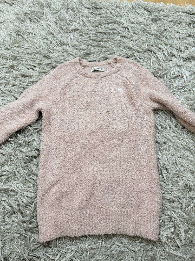 Abercrombie Pink Sweater (Category: Longsleeves) located in Quezon City. Submitted by emily_in_pariss (Listing ID 1468356194, Image 1). Description: .