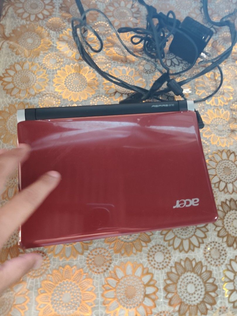 Acer Aspire One Netbook Red (Category: Laptops & Notebooks) located in Muntinlupa City. Submitted by dhido (Listing ID 1468300838, Image 3). Description: - Model: Acer Aspire One Netbook - Color: Eye-catching shiny red with silver branding - Features: Compact design, built-in webcam, QWERTY keyboard, and trackpad - Included: Original power adapter cable - Condition note: Boots up to network boot screen currently - Best for: Basic tasks, light use