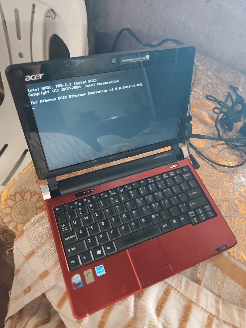 Acer Aspire One Netbook Red (Category: Laptops & Notebooks) located in Muntinlupa City. Submitted by dhido (Listing ID 1468300838, Image 2). Description: - Model: Acer Aspire One Netbook - Color: Eye-catching shiny red with silver branding - Features: Compact design, built-in webcam, QWERTY keyboard, and trackpad - Included: Original power adapter cable - Condition note: Boots up to network boot screen currently - Best for: Basic tasks, light use
