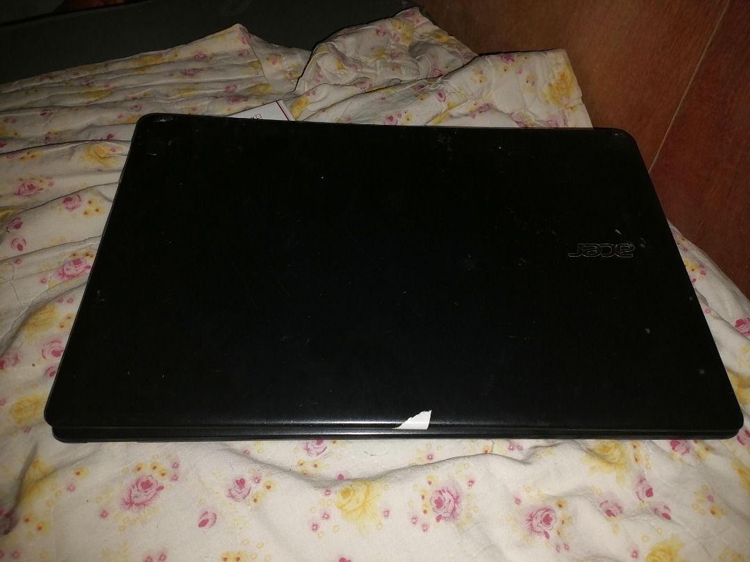 Acer Black Laptop (Category: Laptops & Notebooks) located in Caloocan City. Submitted by boltronix_devices (Listing ID 1468439798, Image 1). Description: Sira idk wanna buy for scraps?.