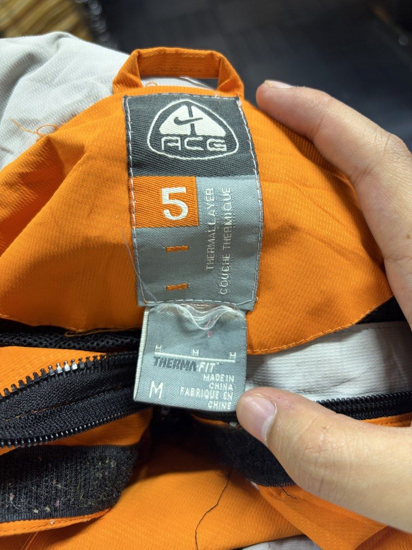 acg jacket (Category: Activewear) located in Baguio. Submitted by picksby_mik (Listing ID 1468454531, Image 2). Description: missing female velcro can be repaired inner zipper destroyed puller small to medium .