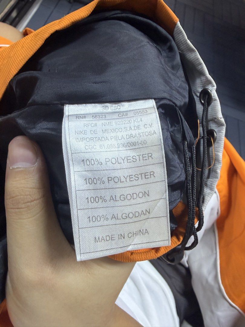 acg jacket (Category: Activewear) located in Baguio. Submitted by picksby_mik (Listing ID 1468454531, Image 3). Description: missing female velcro can be repaired inner zipper destroyed puller small to medium .