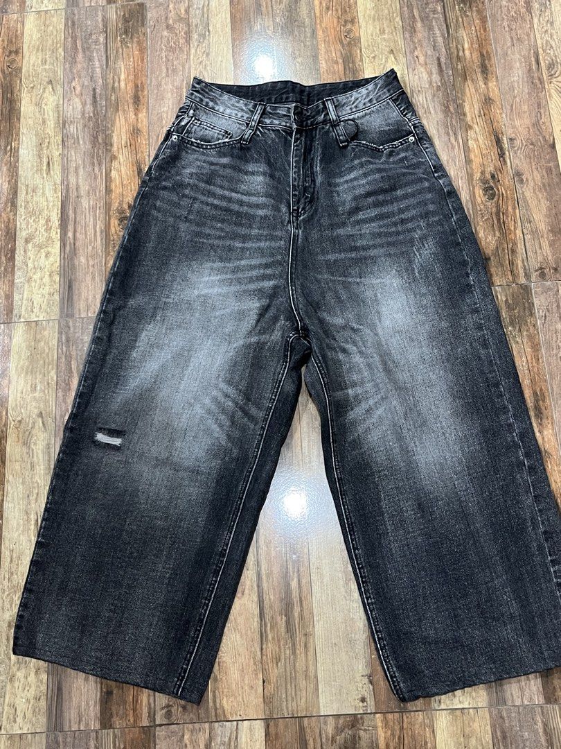 Acid black baggy pants (Category: Jeans) located in Adams. Submitted by y2kchocothrift (Listing ID 1468468344, Image 1). Description: Waist 30 Length 39 Thigh 14 Leghole11 Hard denim.