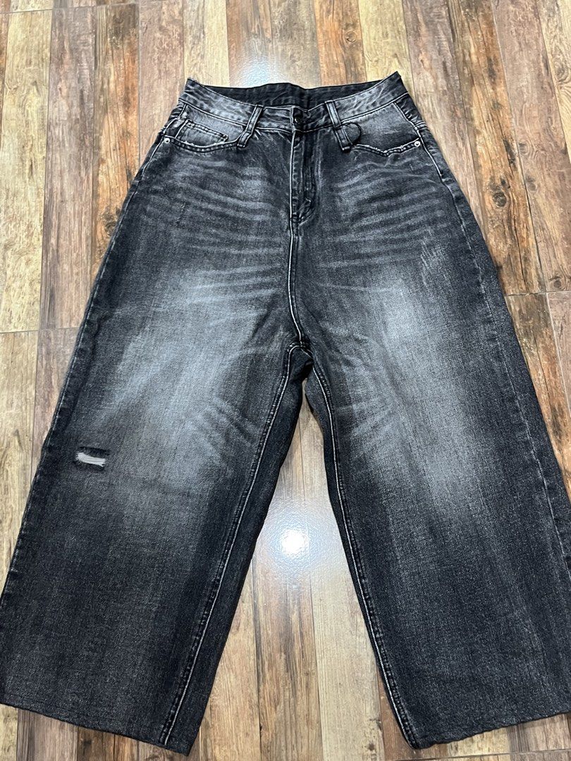 Acid black baggy pants (Category: Jeans) located in Adams. Submitted by y2kchocothrift (Listing ID 1468468344, Image 3). Description: Waist 30 Length 39 Thigh 14 Leghole11 Hard denim.
