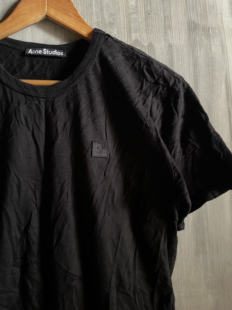 Acne Studios Black Face Patch T-shirt (Category: Shirts) located in M'Lang. Submitted by thrift_finds2 (Listing ID 1468305420, Image 3). Description: - Brand: Acne Studios - Color: Black - Size: Small - Material: Premium cotton - Fit: Classic fit with short sleeves - Details: Subtle tonal face patch logo on the chest and standard branded neck label - Condition: Great pre-loved condition - Style: Essential everyday basic piece.