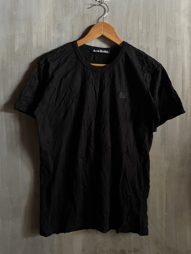 Acne Studios Black Face Patch T-shirt (Category: Shirts) located in M'Lang. Submitted by thrift_finds2 (Listing ID 1468305420, Image 2). Description: - Brand: Acne Studios - Color: Black - Size: Small - Material: Premium cotton - Fit: Classic fit with short sleeves - Details: Subtle tonal face patch logo on the chest and standard branded neck label - Condition: Great pre-loved condition - Style: Essential everyday basic piece.