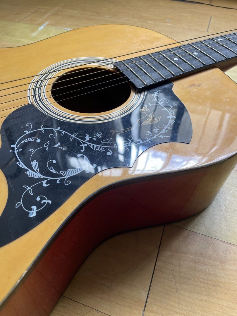 Acoustic Guitar 🎸 (Category: Musical Instruments) located in Mandaluyong City. Submitted by summahtohdaymnl (Listing ID 1468291925, Image 1). Description: Pwede hingi disc.