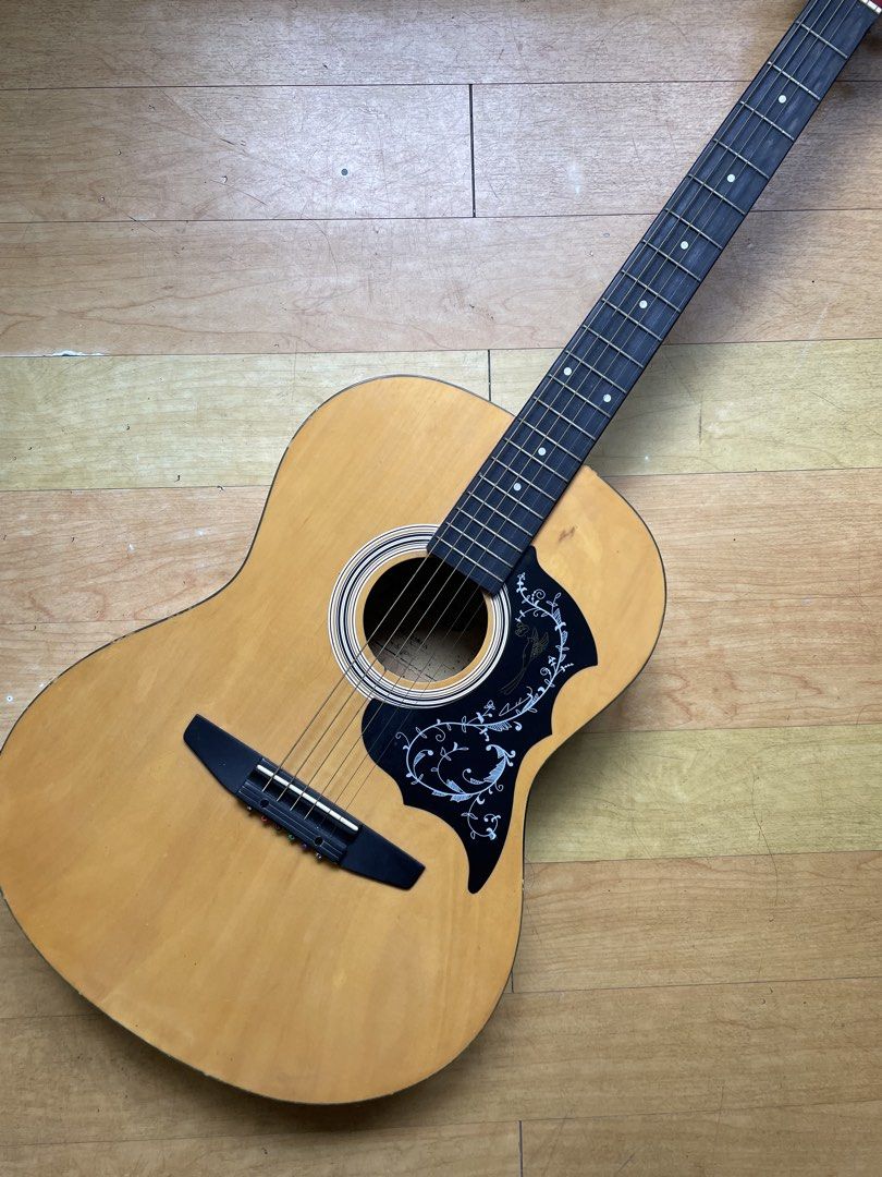 Acoustic Guitar 🎸 (Category: Musical Instruments) located in Mandaluyong City. Submitted by summahtohdaymnl (Listing ID 1468291925, Image 2). Description: Pwede hingi disc.