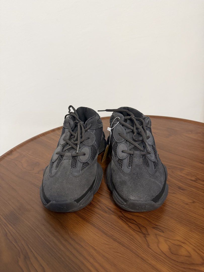 Adida Yezzy 500 (Category: Sneakers & Footwear) located in San Fernando. Submitted by gbagscollection (Listing ID 1468411124, Image 3). Description: No issue Sign of use Maganda pa .