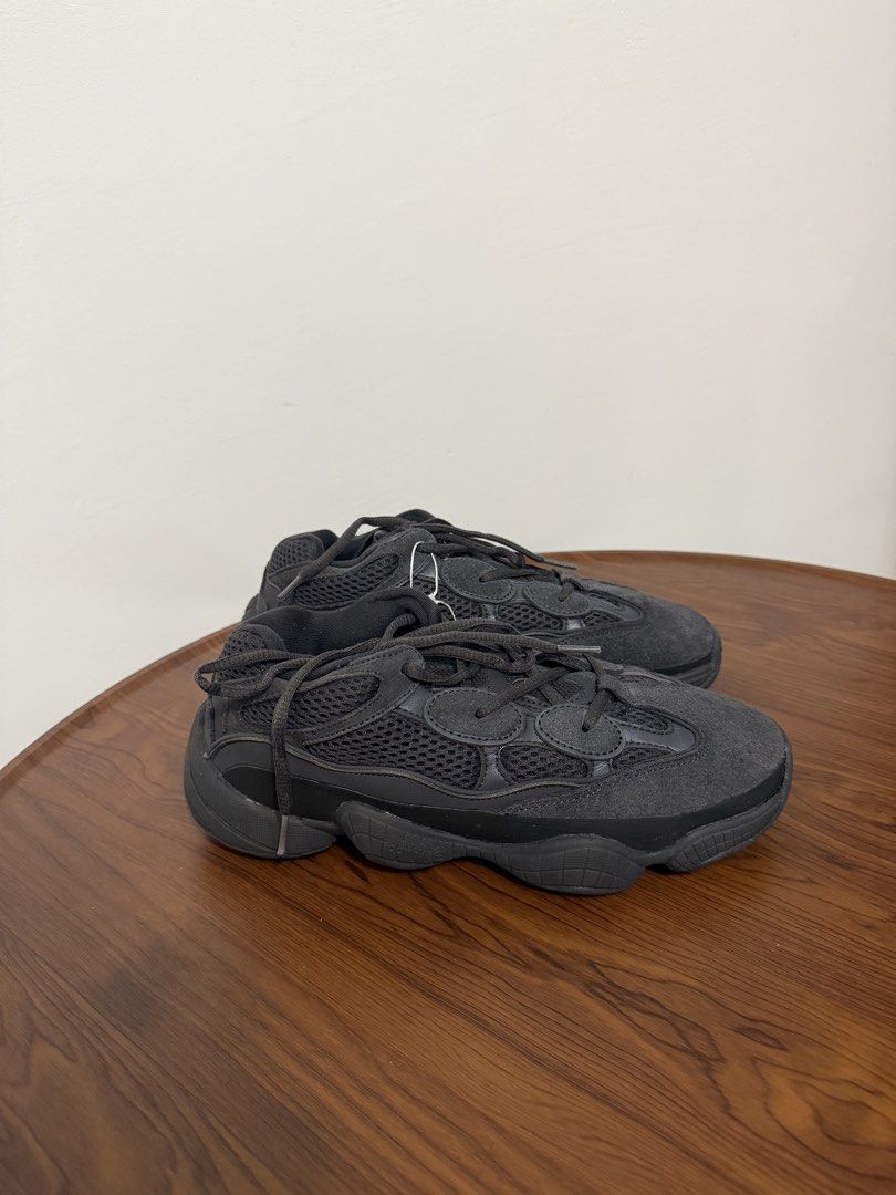Adida Yezzy 500 (Category: Sneakers & Footwear) located in San Fernando. Submitted by gbagscollection (Listing ID 1468411124, Image 1). Description: No issue Sign of use Maganda pa .