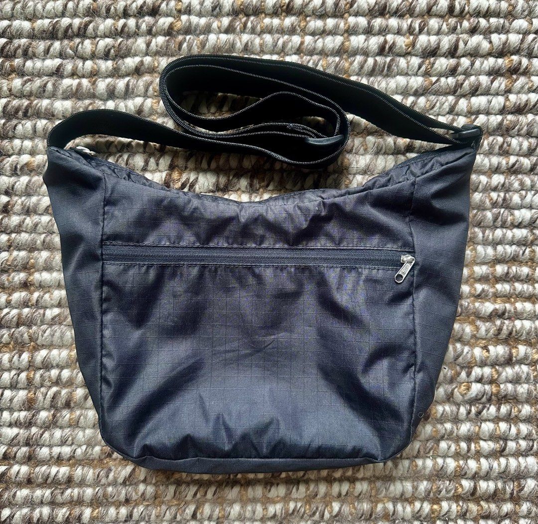 Adidas Black Shoulder Bag (Category: Sling Bags) located in Makati City. Submitted by jerbinator11 (Listing ID 1468289154, Image 2). Description: Dimensions: 5 cm x 32 cm x 24.5 cm Volume: 5.75 L 100% authentic with receipt. Perfect for daily use and for travel. Pm for more details. Makati located .