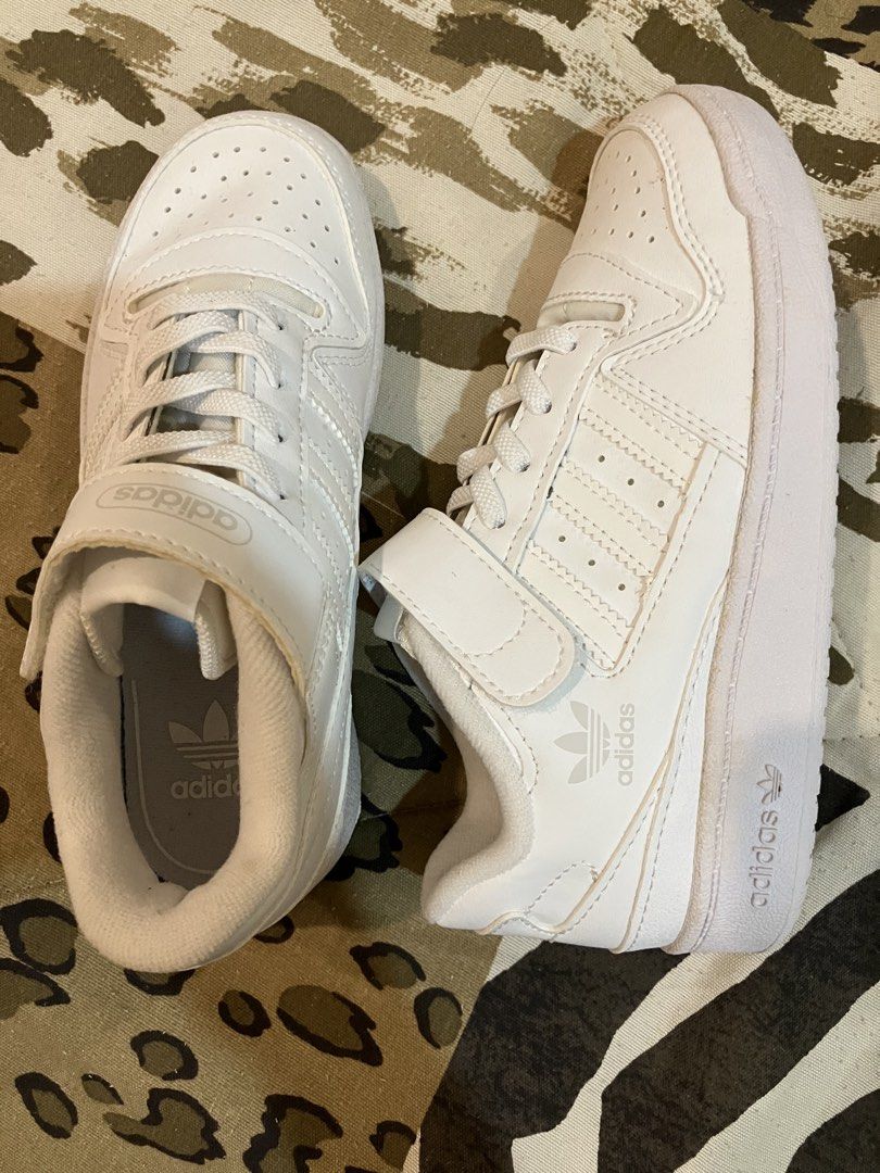 Adidas Forum Low Kids (Category: Babies & Kids Fashion) located in Pulilan. Submitted by aneth11983 (Listing ID 1468300924, Image 3). Description: Adi Forum Low Kids US13k | UK 12 1/2k New po ito, wala ng box. Selling bc hndi kasya sa anak ko, naka keep lang. Size details sa last photo. ₱1850 shipped. Payment first basis. JnT courier 📍Pulilan, Bulacan.