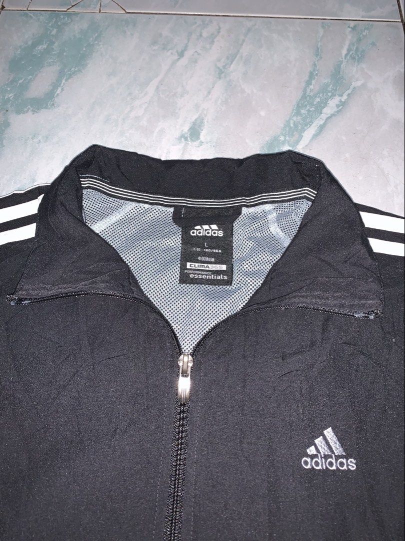 Adidas full zip windbreaker (Category: Coats, Jackets and Outerwear) located in Pasig City. Submitted by thriftnflip1600 (Listing ID 1468462713, Image 3). Description: L on tag Width: 21” Length: 26” Color rate: 9+/10 Condition: 9+/10 No issues.