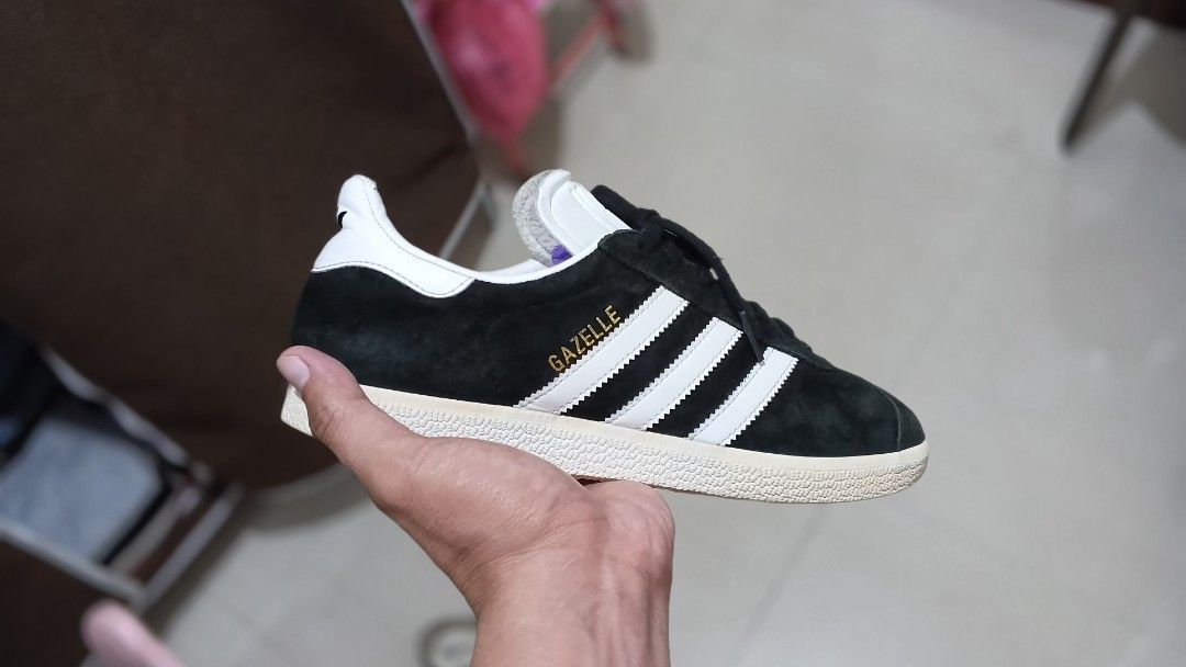 ADIDAS GAZELLE (Category: Sneakers) located in Davao. Submitted by jahvyen (Listing ID 1468311387, Image 2). Description: FOR SALE: ADIDAS GAZELLE US 5.5 M/EUR 38/23.5 CM GOOD CONDITION LOCATION:TORIL, DAVAO CITY..
