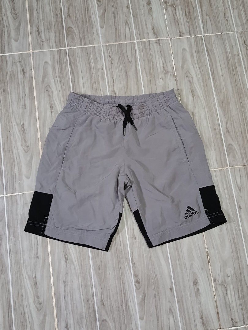 ADIDAS NYLON SHORT (freeshipping) (Category: Activewear) located in Quezon City. Submitted by gyl-stop (Listing ID 1468424422, Image 1). Description: free shipping with inner mesh 26-28 x 15.5 excellent condi cr: 9.8/10 issue: cut main tag.