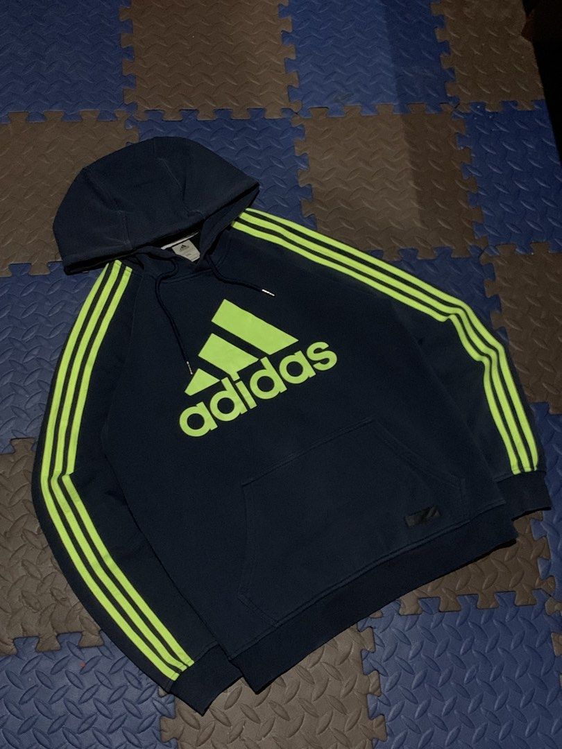 ADIDAS PULLOVER HOODIE (Category: Coats, Jackets and Outerwear) located in Quezon. Submitted by lowslow_ (Listing ID 1468307555, Image 1). Description: AS NEW CONDITION NO ISSUE.