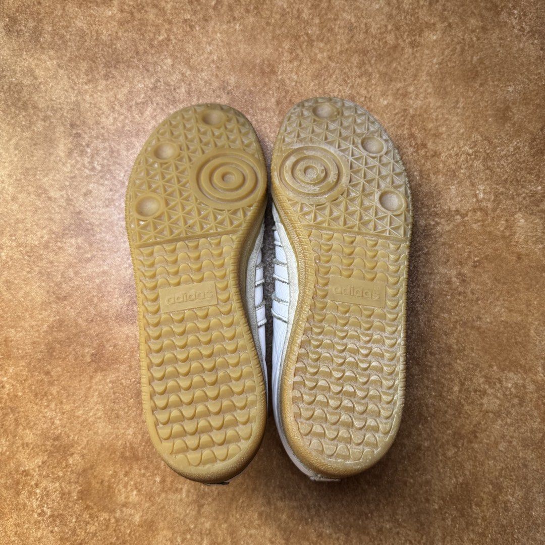 ADIDAS SAMBA (Category: Sneakers) located in Panabo. Submitted by shoerarefinds (Listing ID 1468418167, Image 2). Description: ADI SAMBA white (2) SIZE: US 8½/ UK 7 ⅔/ FR 40/ JPN 255/ CHN 250 Good as New LOCATION: PANABO CITY, DAVAO DEL NORTE, 8105 2300 FREESHIPPING .