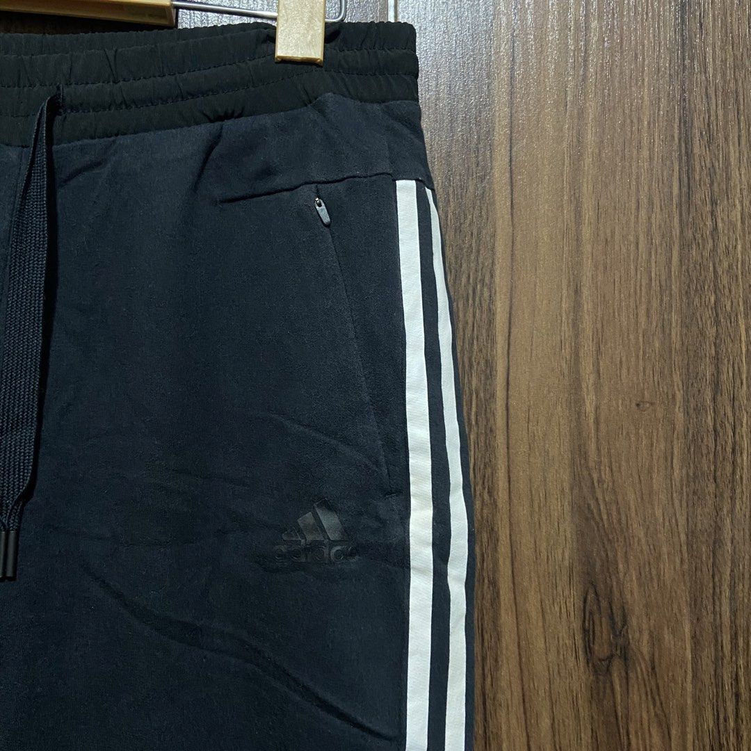 Adidas Sweatpants/Jogger (Category: Joggers) located in Marikina City. Submitted by jeliie (Listing ID 1468424168, Image 3). Description: No issue Authentic Unisex.