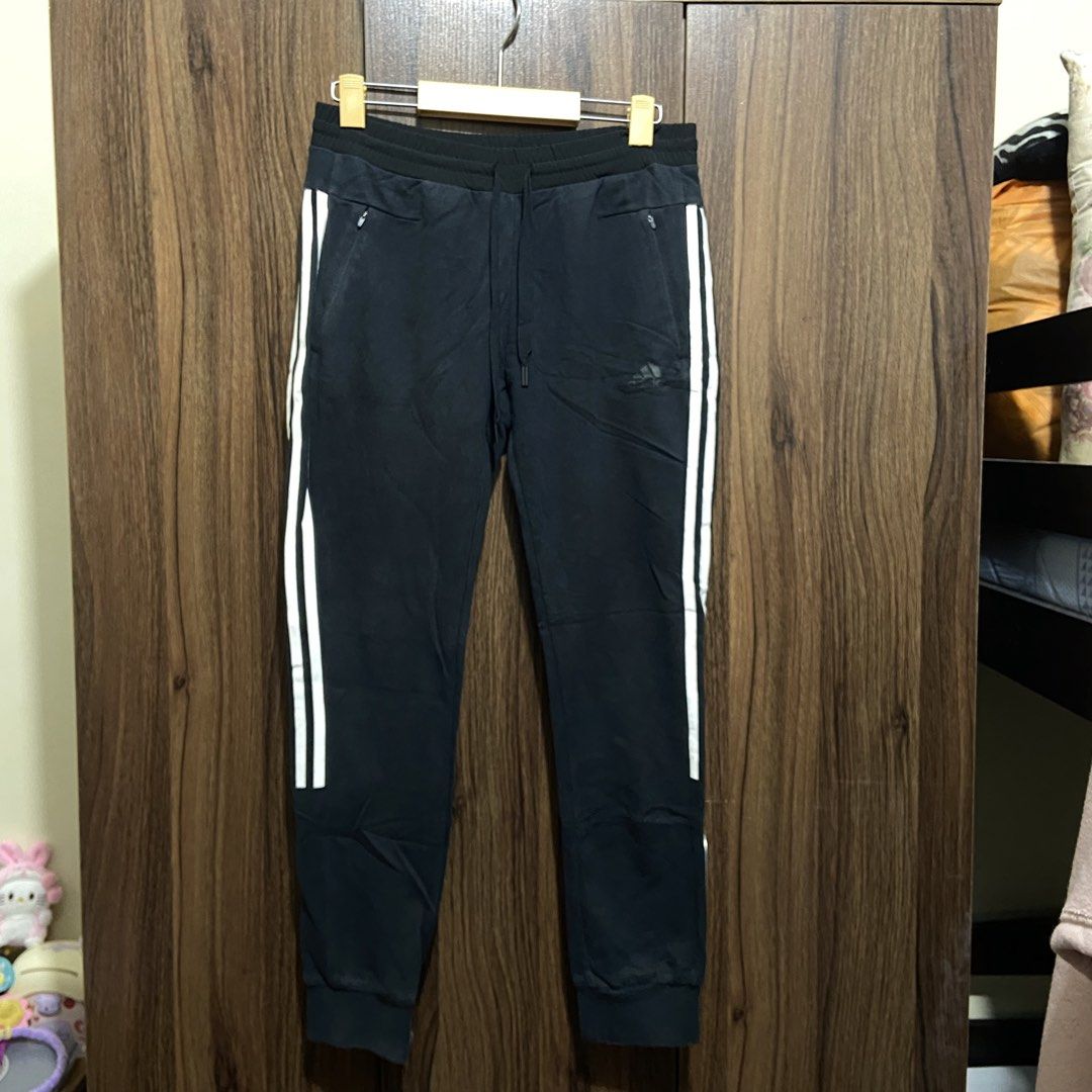 Adidas Sweatpants/Jogger (Category: Joggers) located in Marikina City. Submitted by jeliie (Listing ID 1468424168, Image 2). Description: No issue Authentic Unisex.