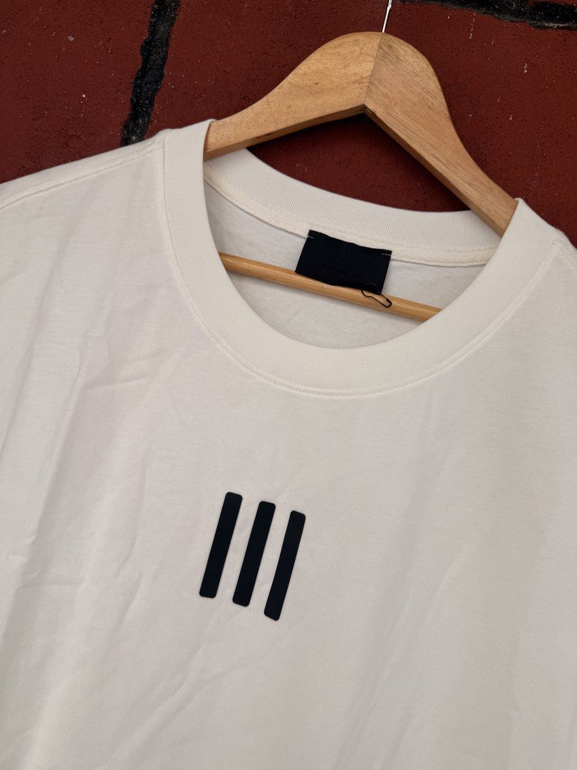 Adidas x FOG (Category: Tshirts & Polo Shirts ) located in Baguio. Submitted by mardimercredi14 (Listing ID 1468334521, Image 2). Description: 🔥 Adidas x FOG Dimensions: 26*30 Condition: excellent Color Rate: 10 ❌ none.