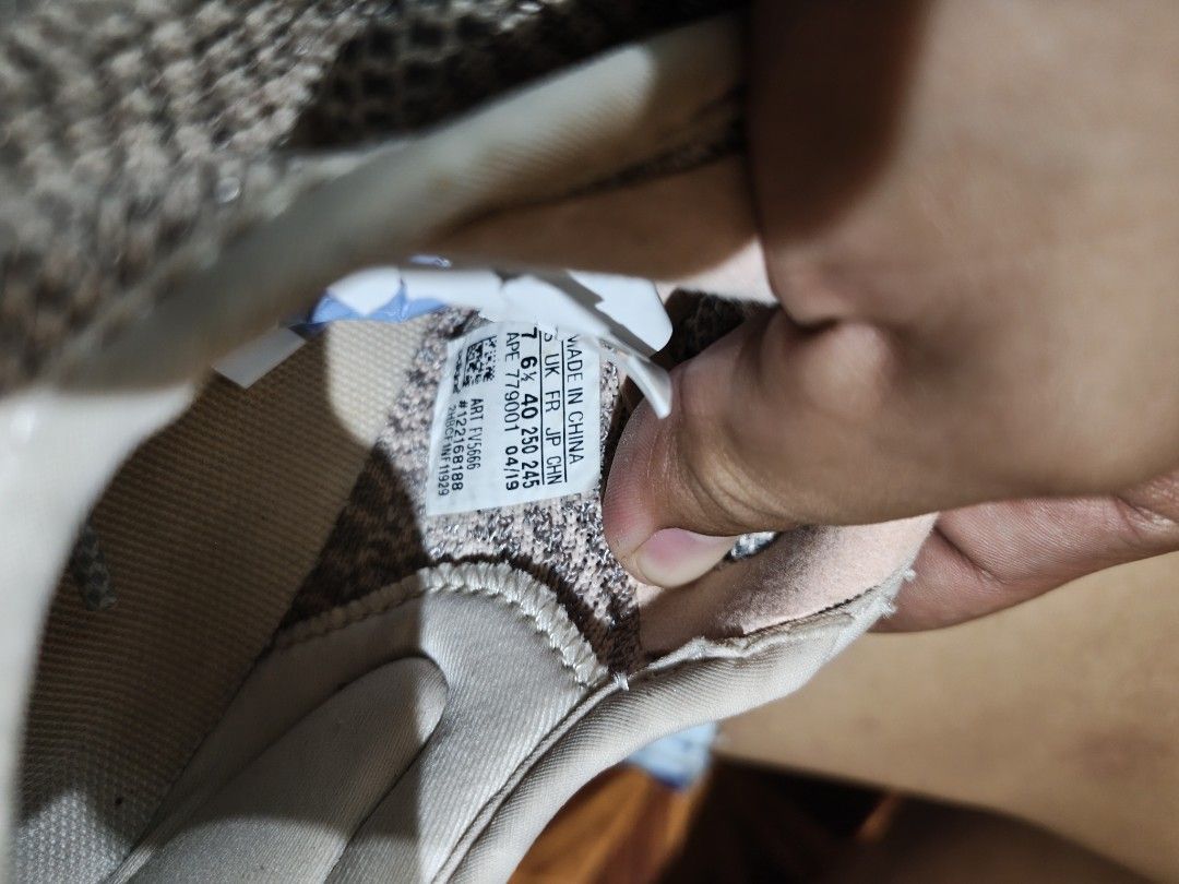 Adidas Yeezy Boost 350 V2 Synth Size US 7 (Category: Sneakers) located in Manila. Submitted by ericksongene.1118 (Listing ID 1468381029, Image 3). Description: - Brand/Model: Adidas Yeezy Boost 350 V2 - Colorway: Synth - Size: US 7 / UK 6.5 / FR 40 - Details: Primeknit upper, reflective laces, translucent side stripe, and gum rubber outsole with Boost cushioning - Production Date: 04/19 - Condition: Clean soles and great shape.