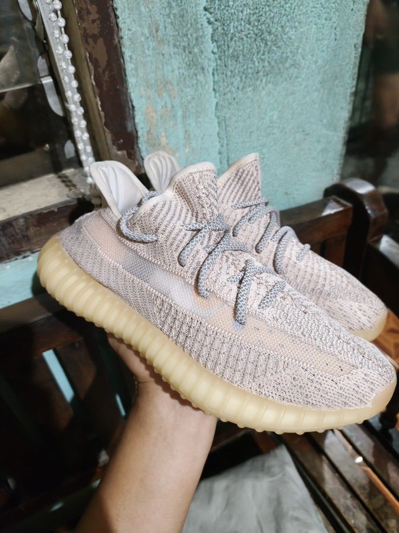Adidas Yeezy Boost 350 V2 Synth Size US 7 (Category: Sneakers) located in Manila. Submitted by ericksongene.1118 (Listing ID 1468381029, Image 1). Description: - Brand/Model: Adidas Yeezy Boost 350 V2 - Colorway: Synth - Size: US 7 / UK 6.5 / FR 40 - Details: Primeknit upper, reflective laces, translucent side stripe, and gum rubber outsole with Boost cushioning - Production Date: 04/19 - Condition: Clean soles and great shape.