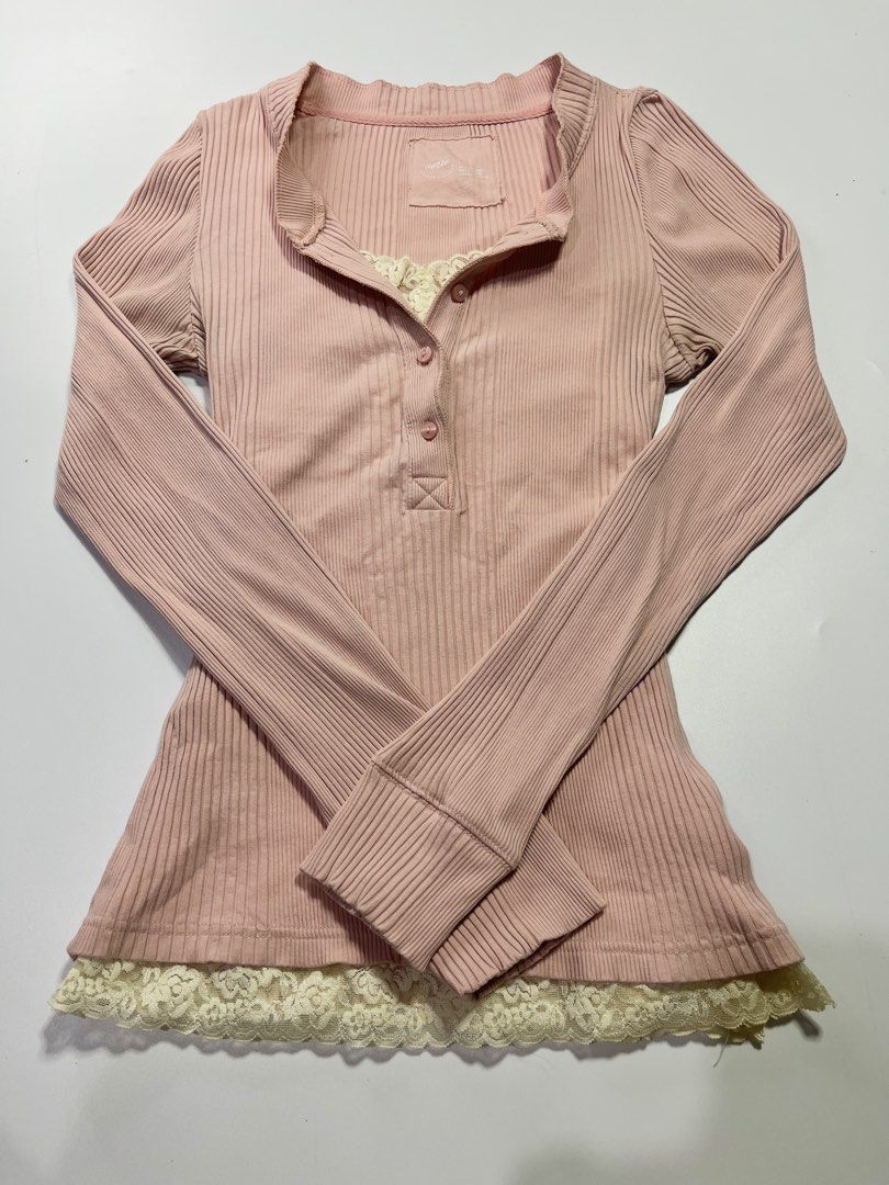 Aerie Ribbed Long Sleeves (Category: Longsleeves) located in Manila. Submitted by kerlythreads (Listing ID 1468478138, Image 1). Description: large no issue.