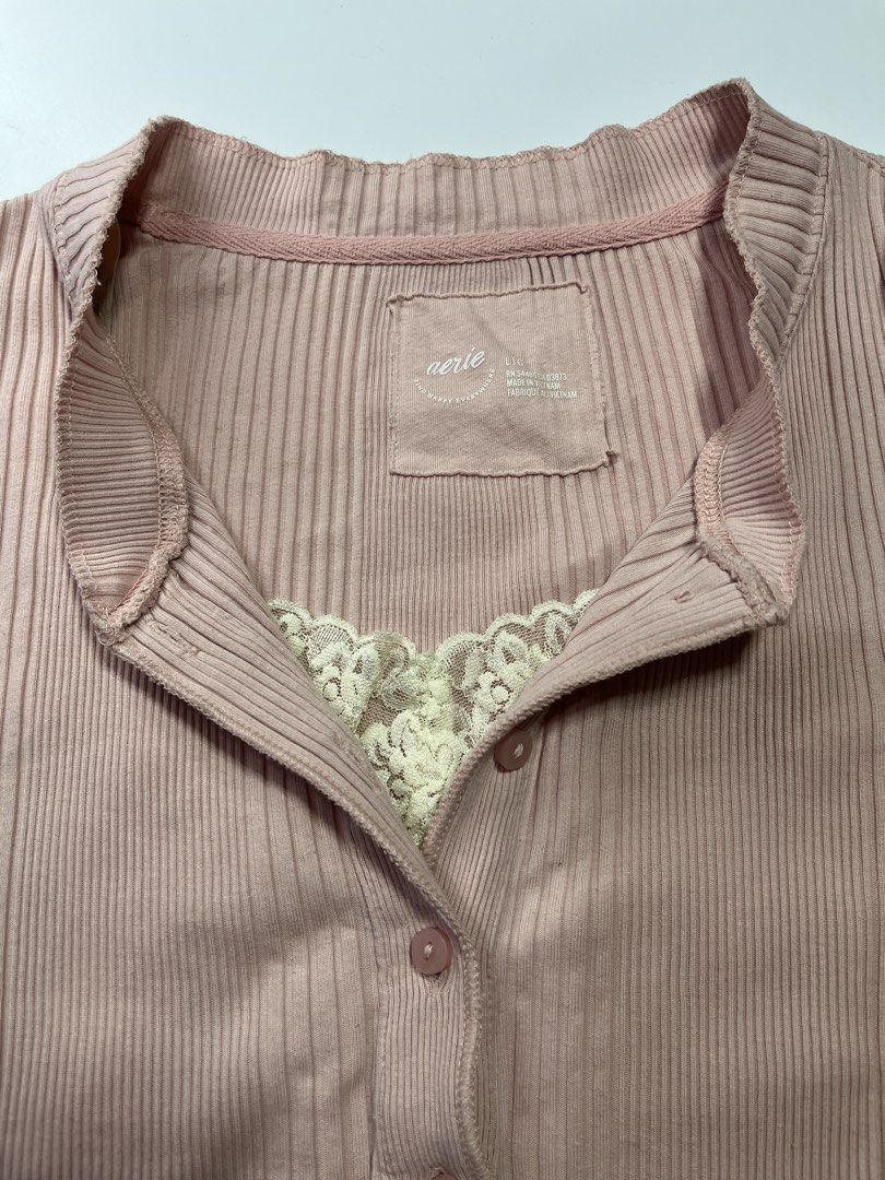 Aerie Ribbed Long Sleeves (Category: Longsleeves) located in Manila. Submitted by kerlythreads (Listing ID 1468478138, Image 3). Description: large no issue.
