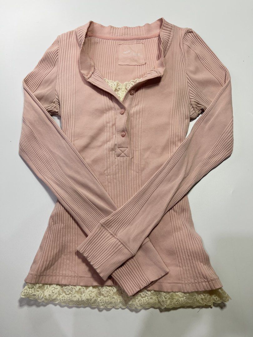 Aerie Ribbed Long Sleeves (Category: Longsleeves) located in Manila. Submitted by kerlythreads (Listing ID 1468478138, Image 2). Description: large no issue.
